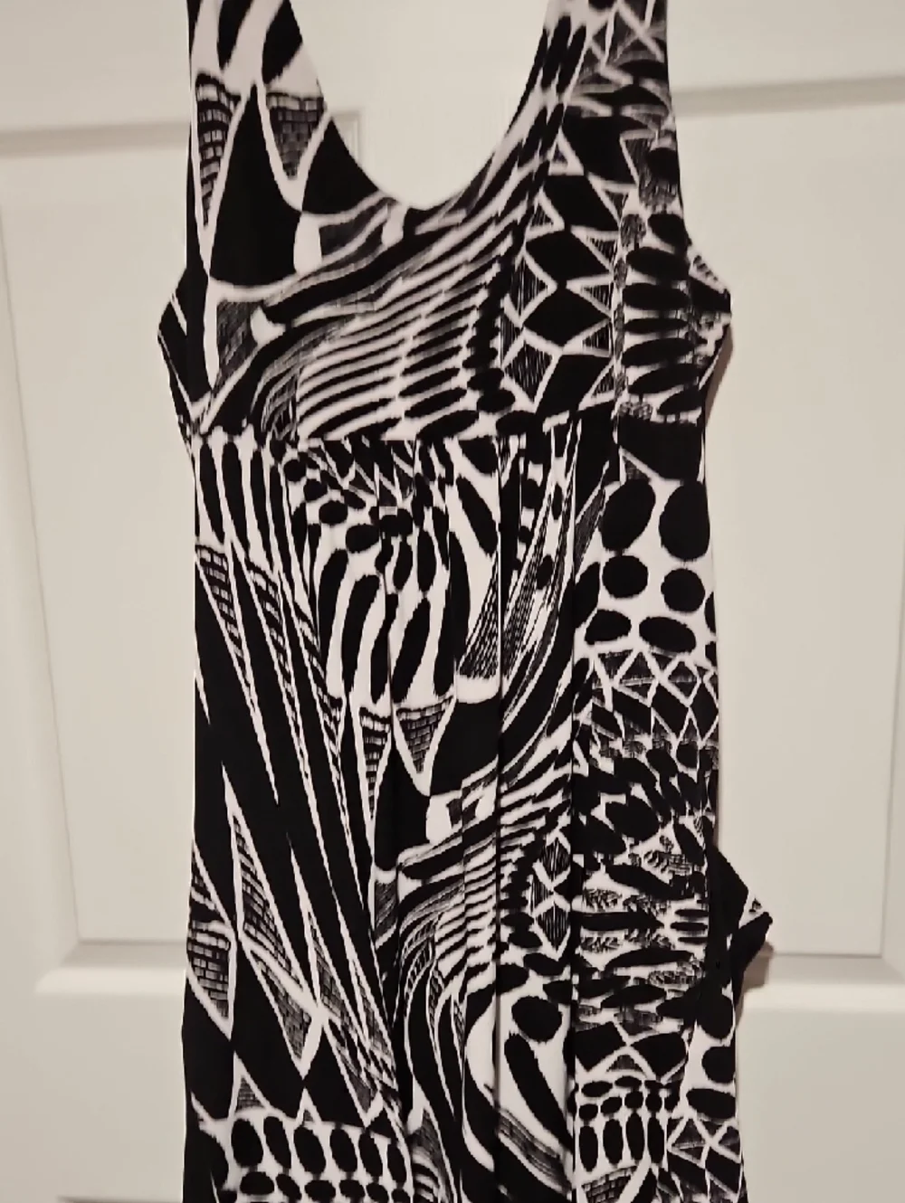 J. Valenti Black and White Abstract Sleeveless Dress - Picture 4 of 4